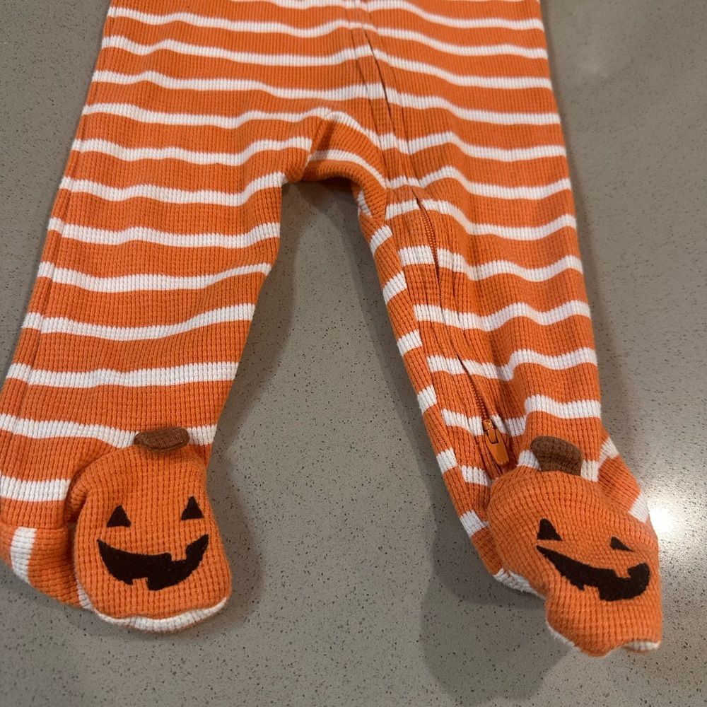 Carters Halloween pumpkin onesie with matching knitted pumpkin beanie/hat - Picture 3 of 9